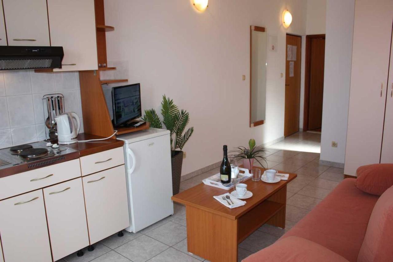 Villa Dvor Apartments Omis Exterior photo