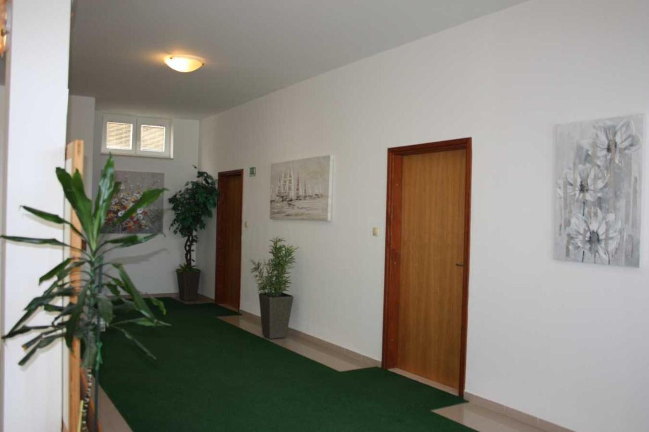 Villa Dvor Apartments Omis Exterior photo