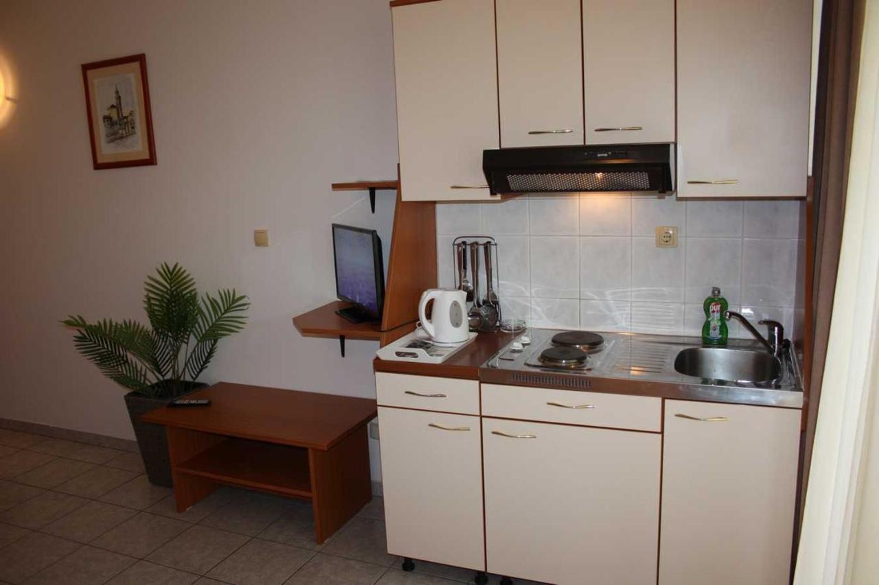 Villa Dvor Apartments Omis Exterior photo